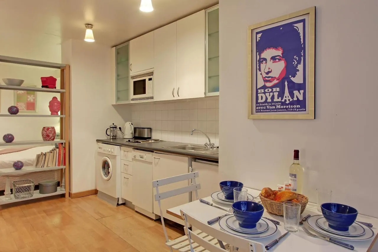 S09278 - With Patio For 3 People, Grand Boulevards * 파리