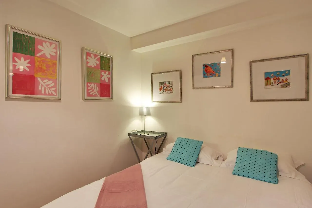 S09278 - With Patio For 3 People, Grand Boulevards * פריז