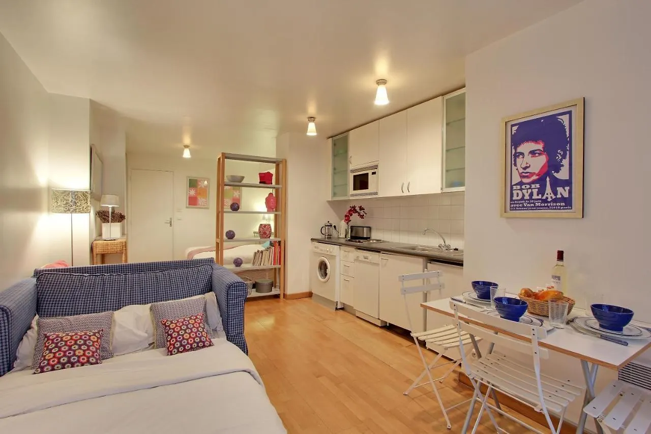 S09278 - With Patio For 3 People, Grand Boulevards * פריז
