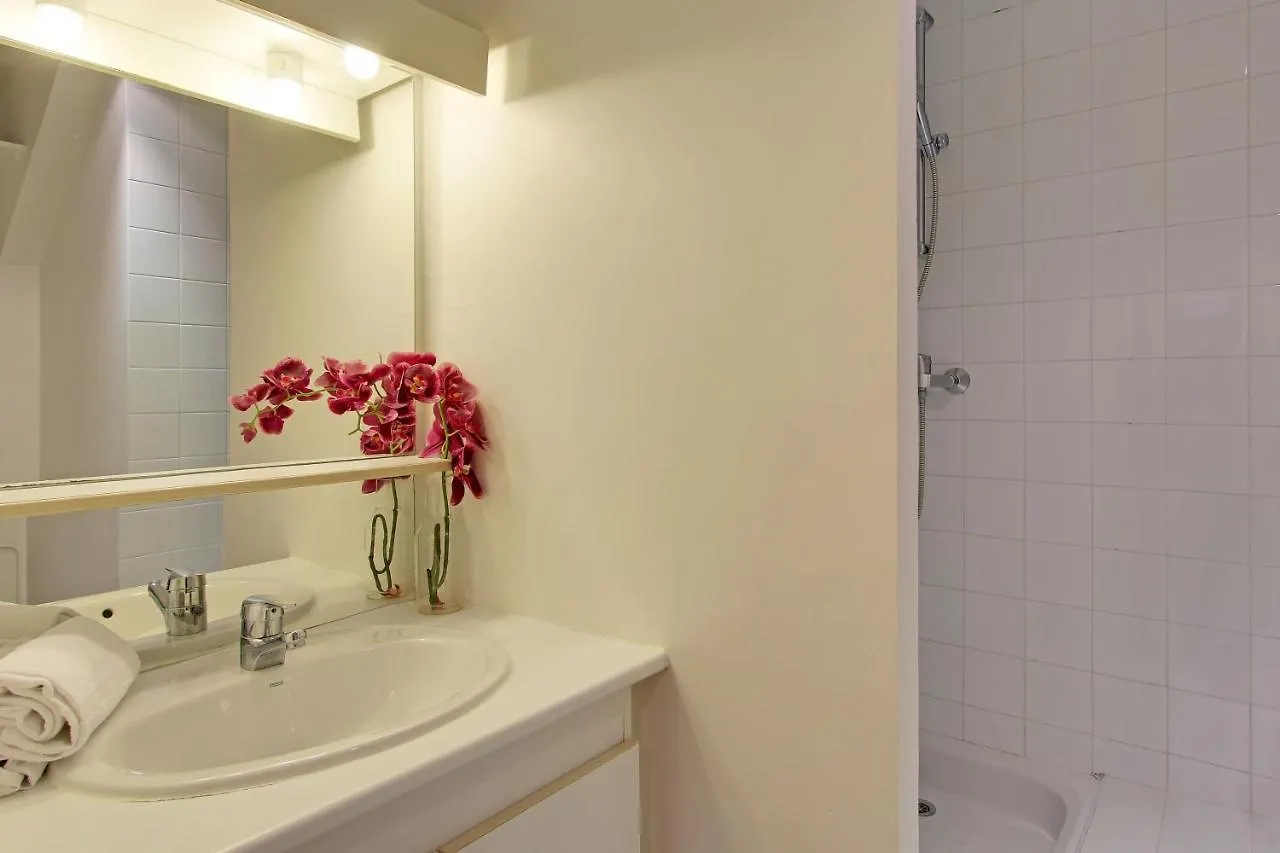 S09278 - With Patio For 3 People, Grand Boulevards דירה פריז